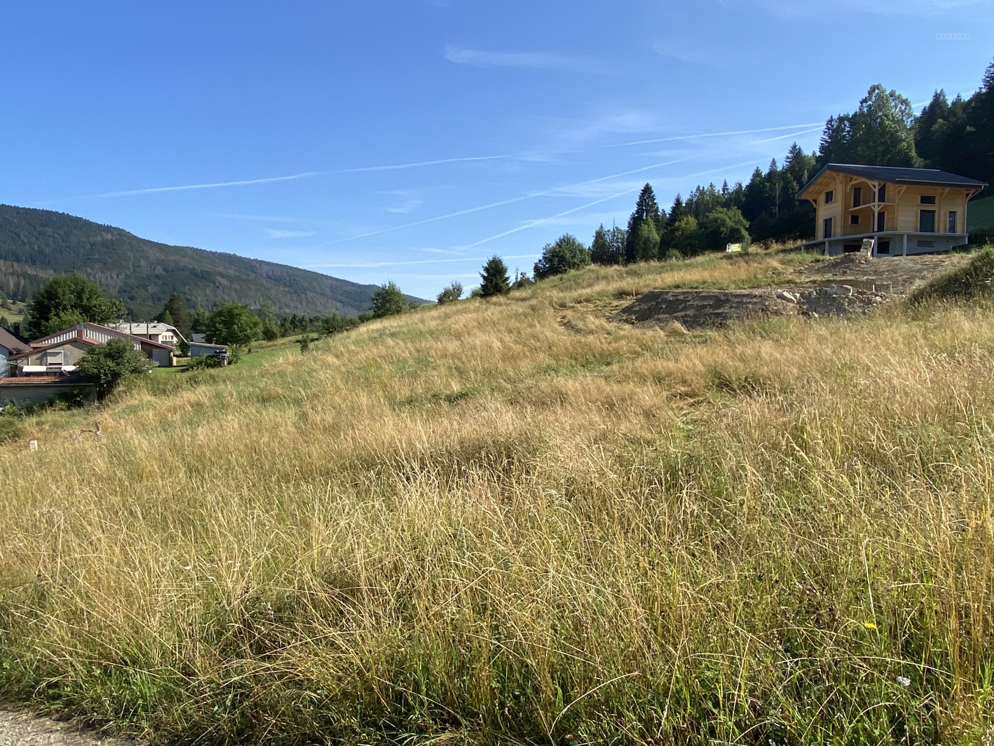 Bien immobilier à vendre à Mijoux, 519 m² – photo 1 sur 3