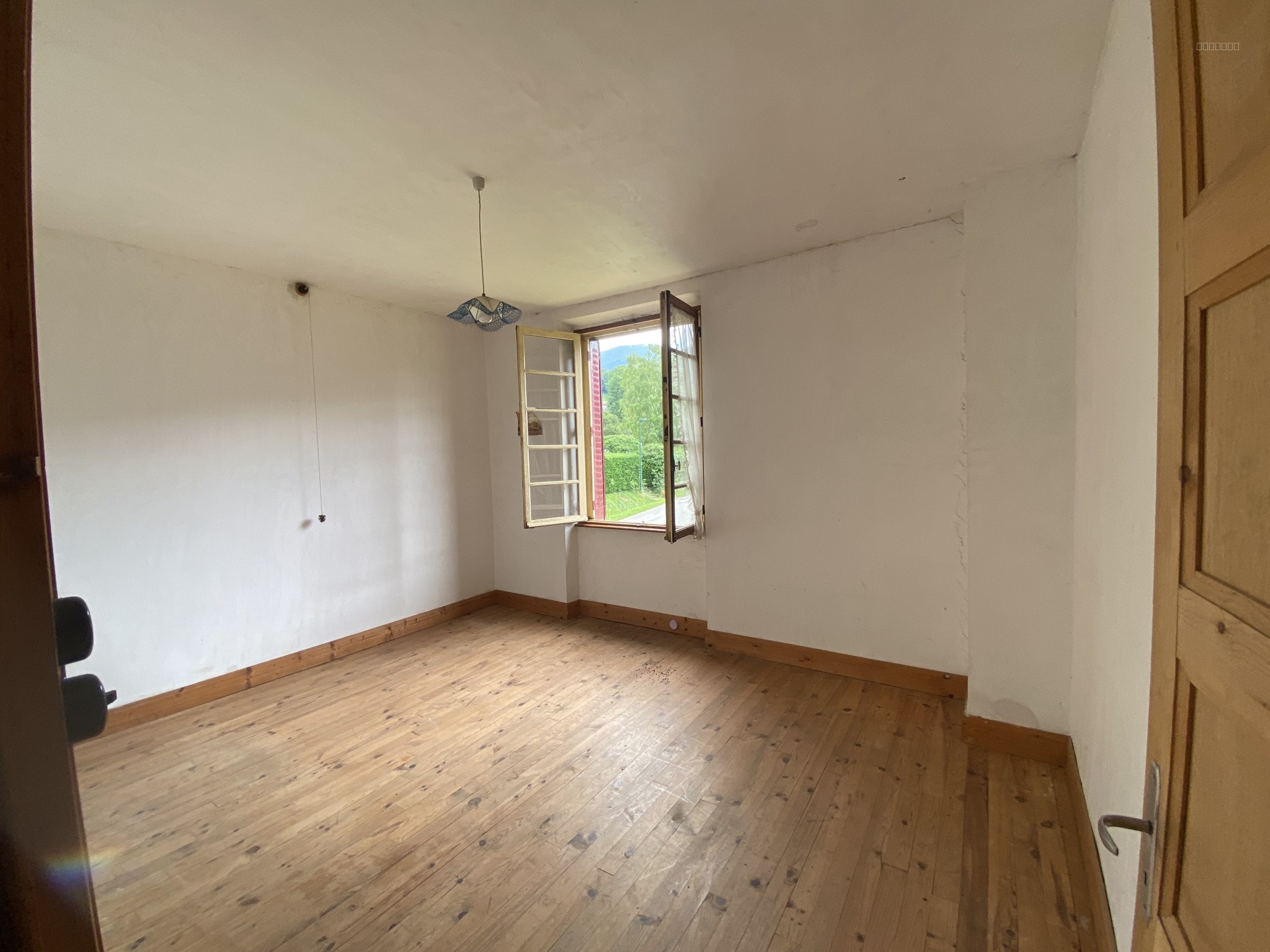 Maison à vendre à Champfromier, 65 m², 6 pièces – photo 3 sur 7