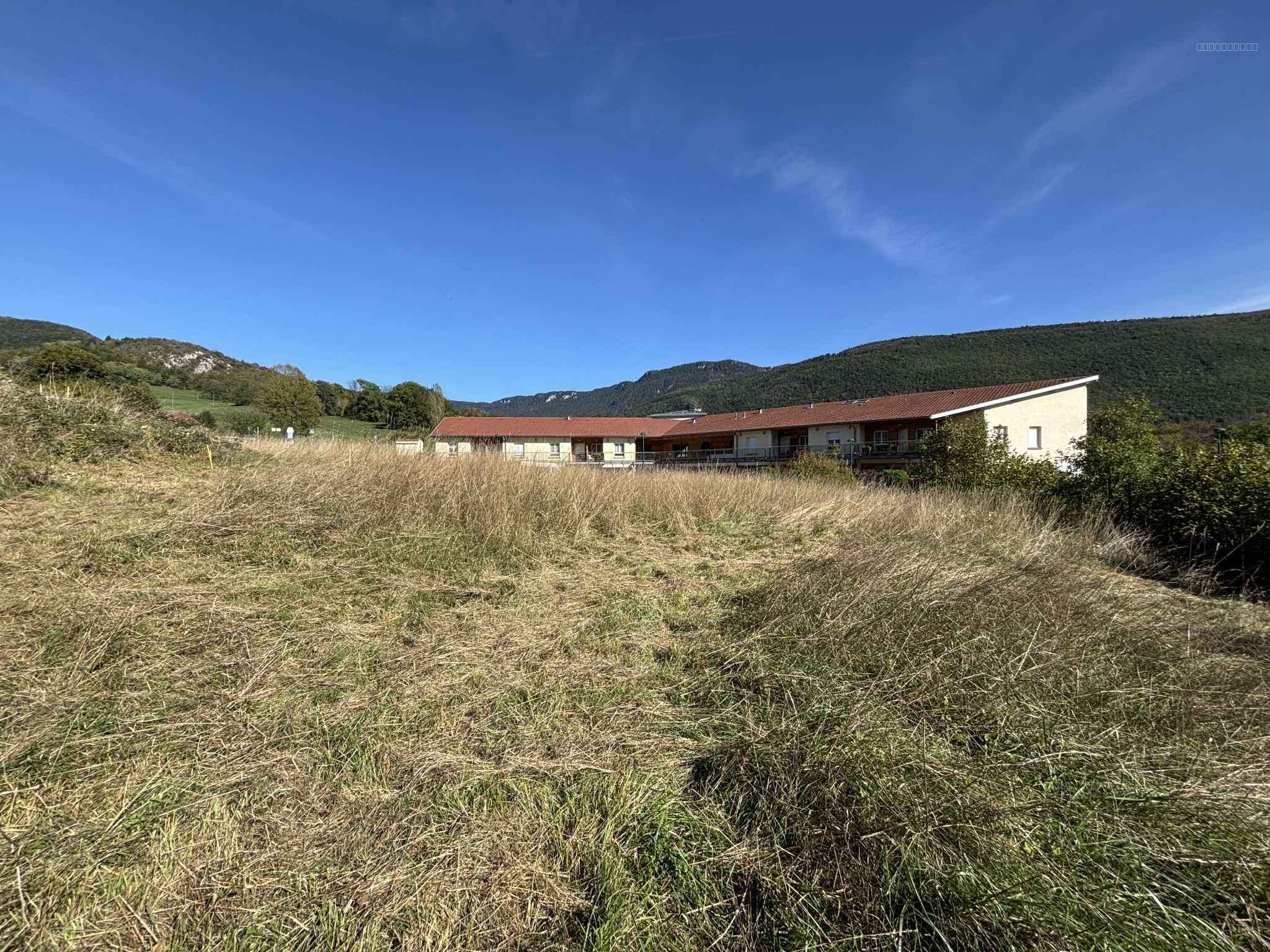 Bien immobilier à vendre à Champfromier, 1 964 m² – photo 1 sur 4