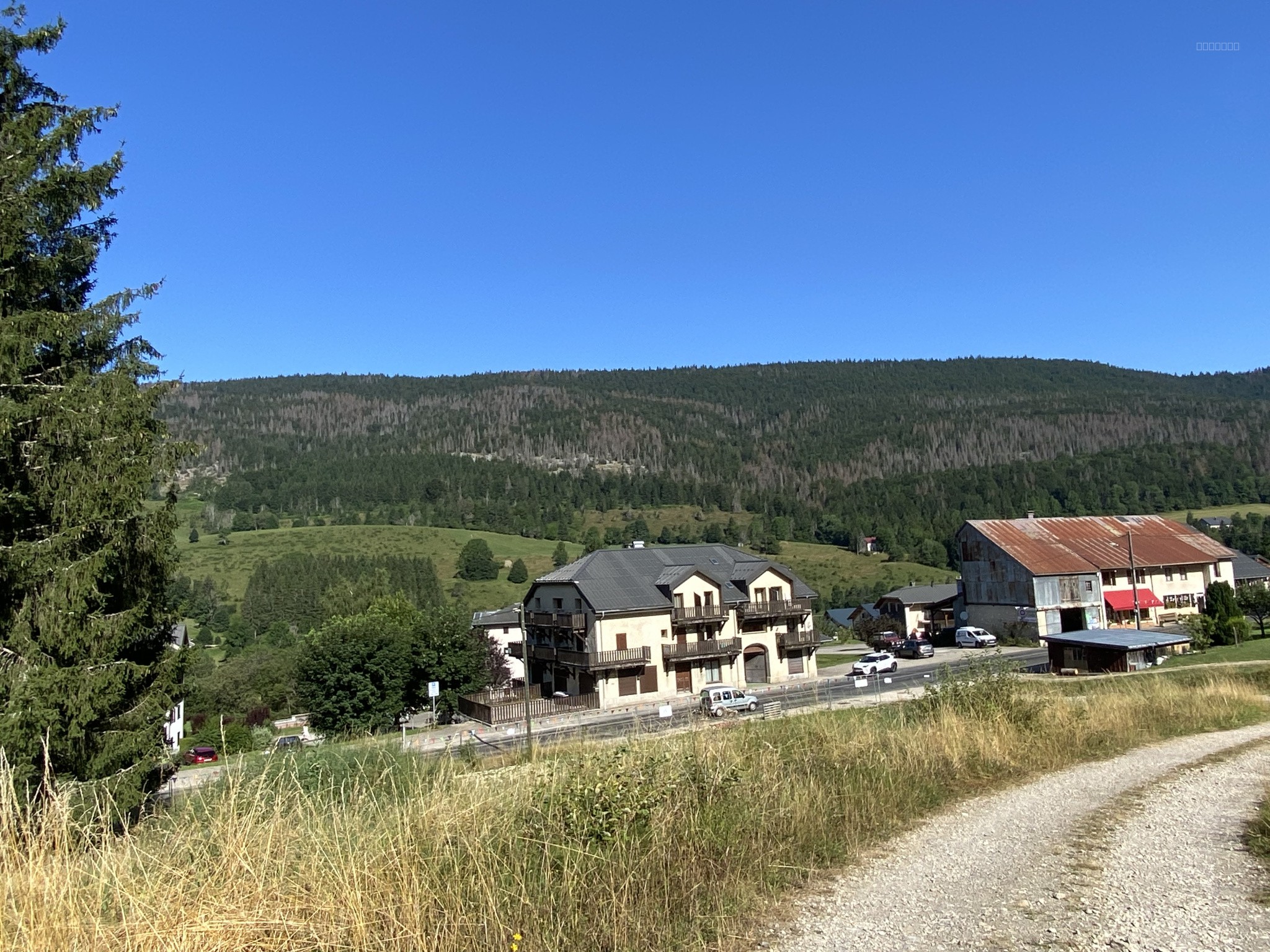 Bien immobilier à vendre à Mijoux, 519 m² – photo 3 sur 3