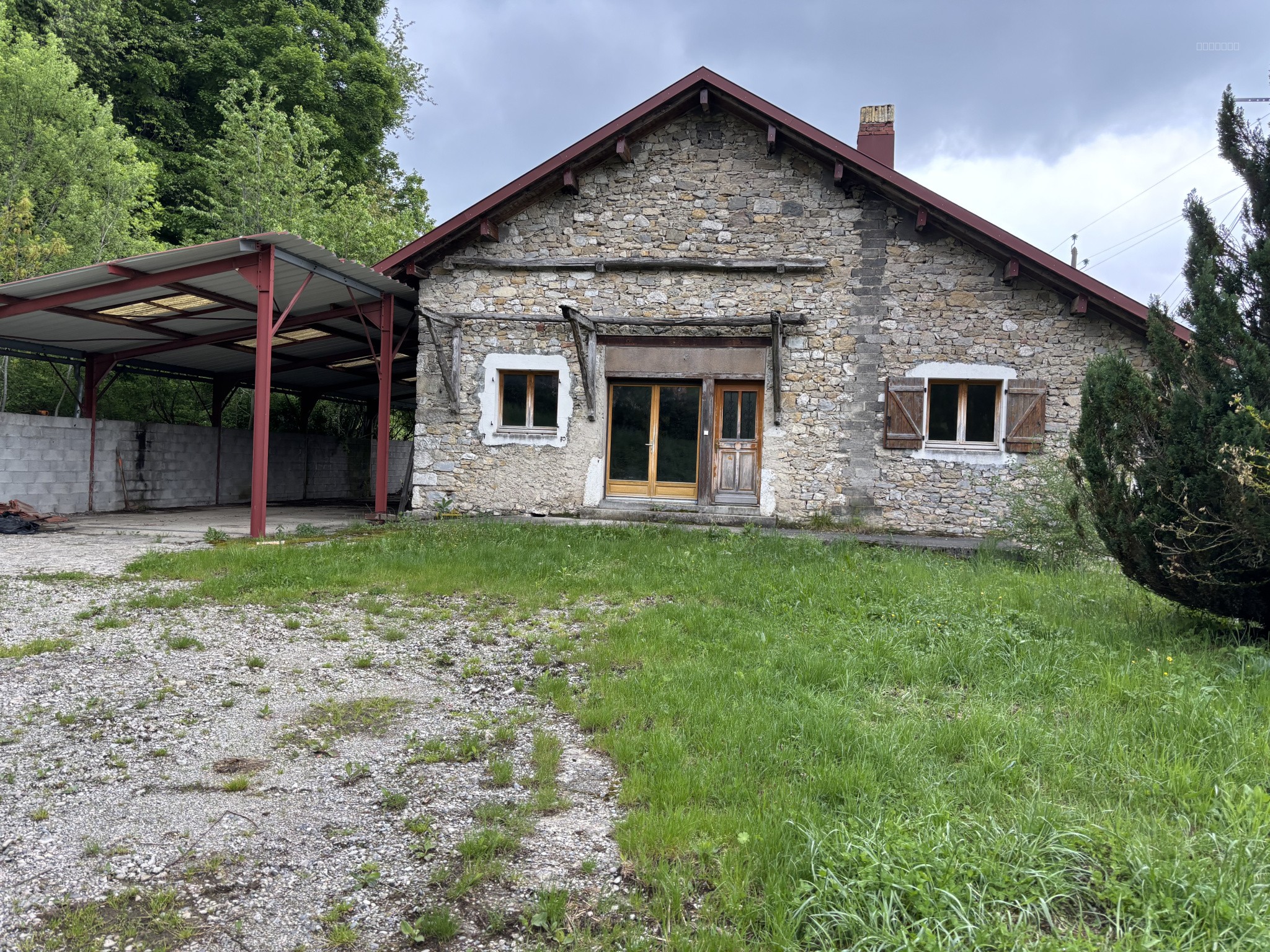 Bien immobilier à vendre à Champfromier, 218 m², 7 pièces – photo 1 sur 13
