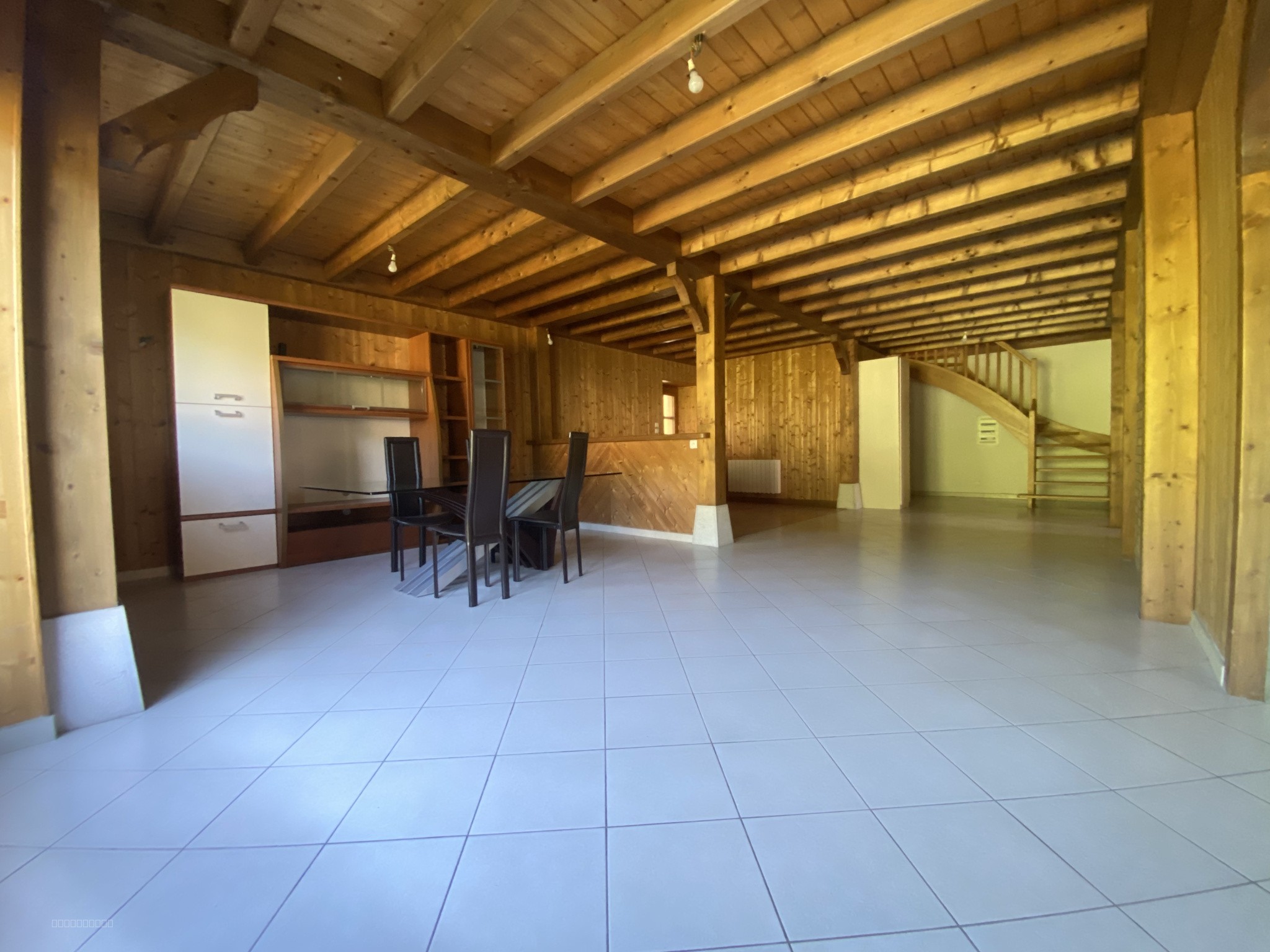 Bien immobilier à vendre à Champfromier, 218 m², 7 pièces – photo 2 sur 13