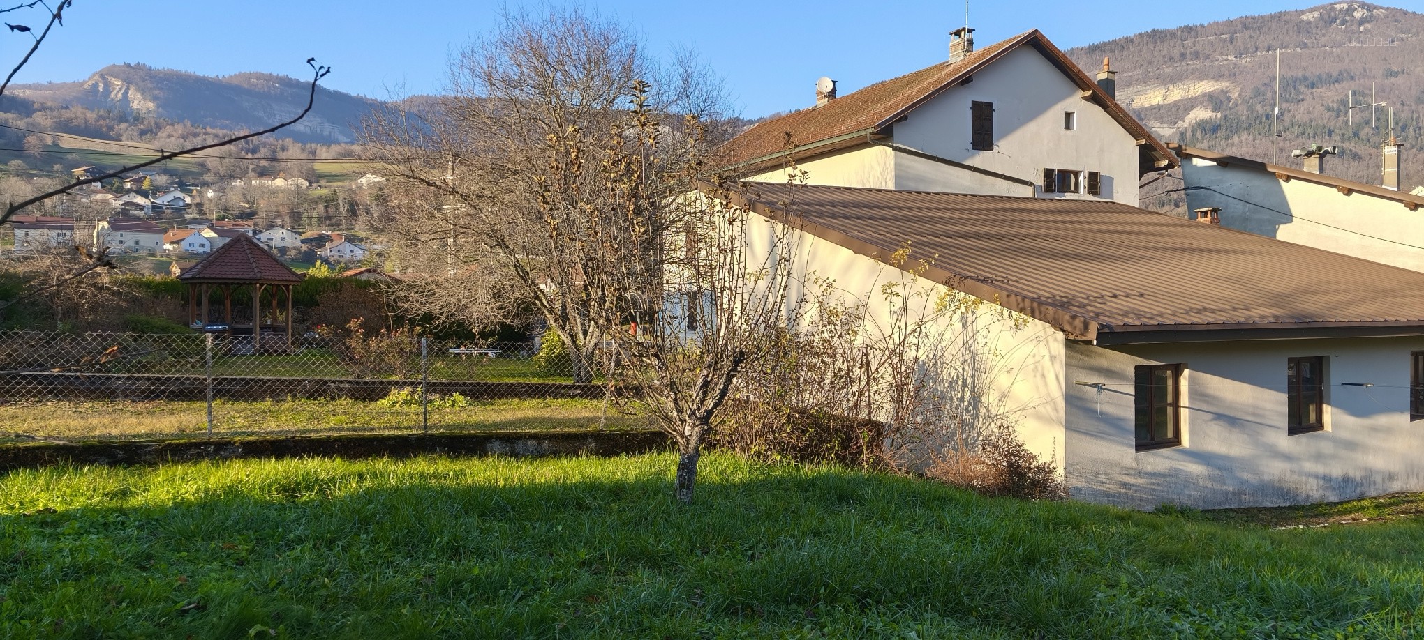 Maison à vendre à Champfromier, 250 m², 15 pièces – photo 3 sur 12