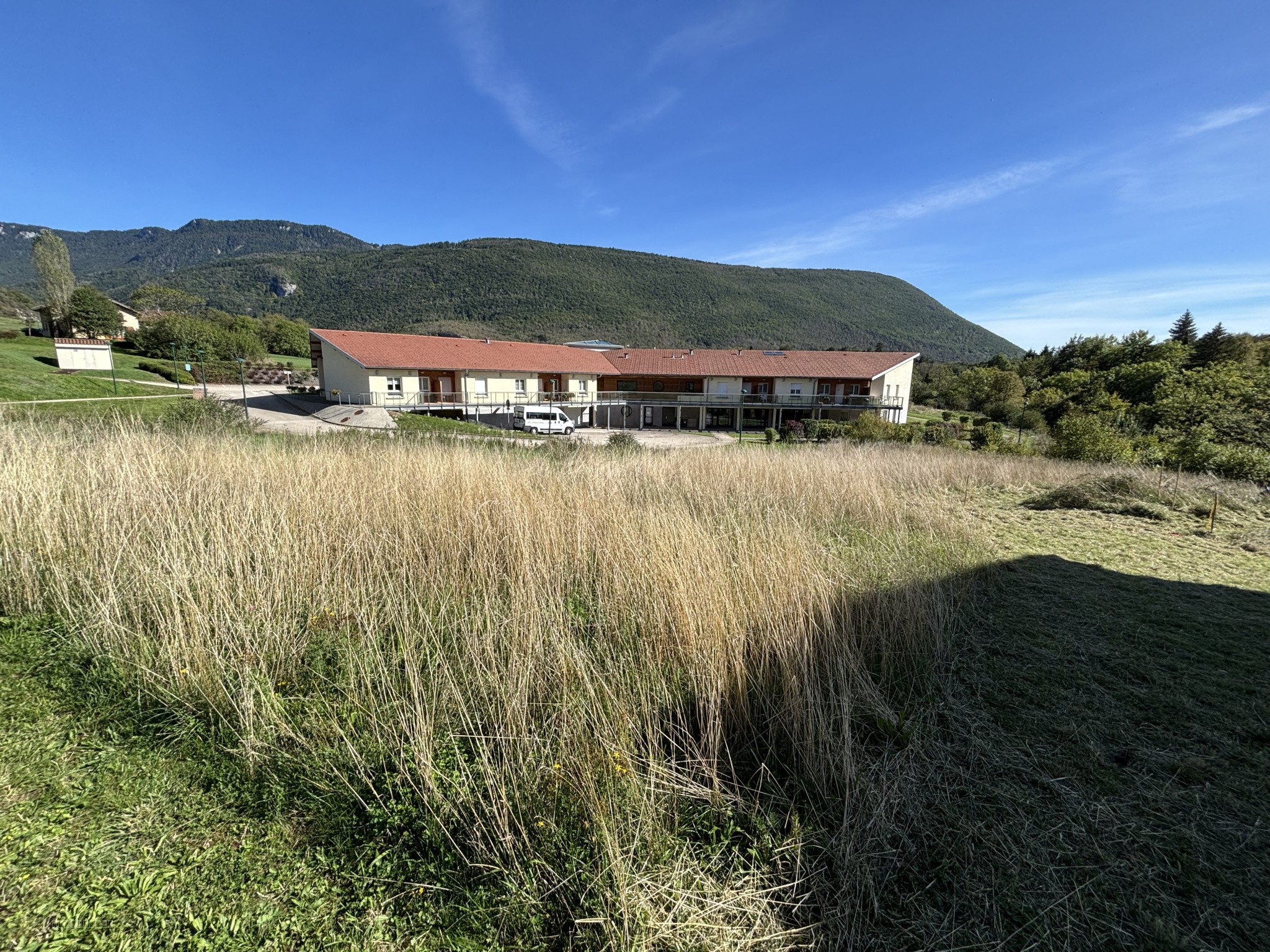 Bien immobilier à vendre à Champfromier, 830 m² – photo 2 sur 4