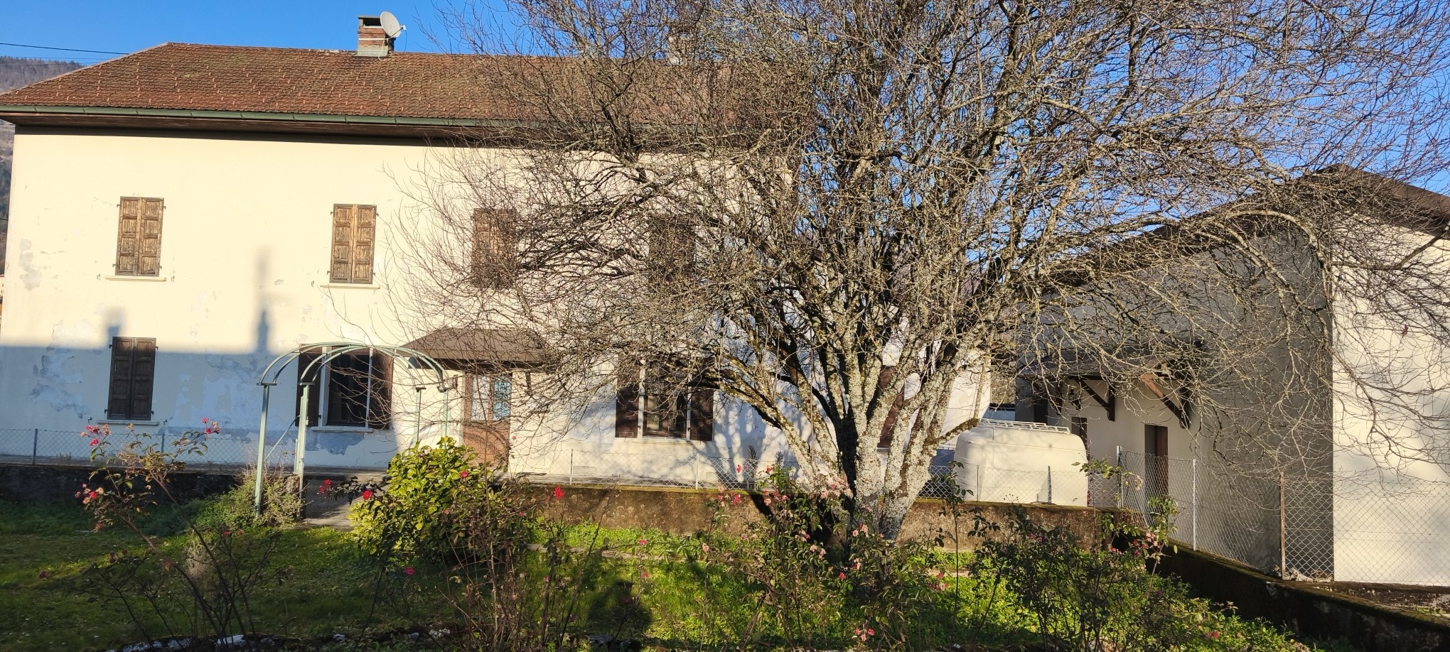 Maison à vendre à Champfromier, 250 m², 15 pièces – photo 1 sur 12