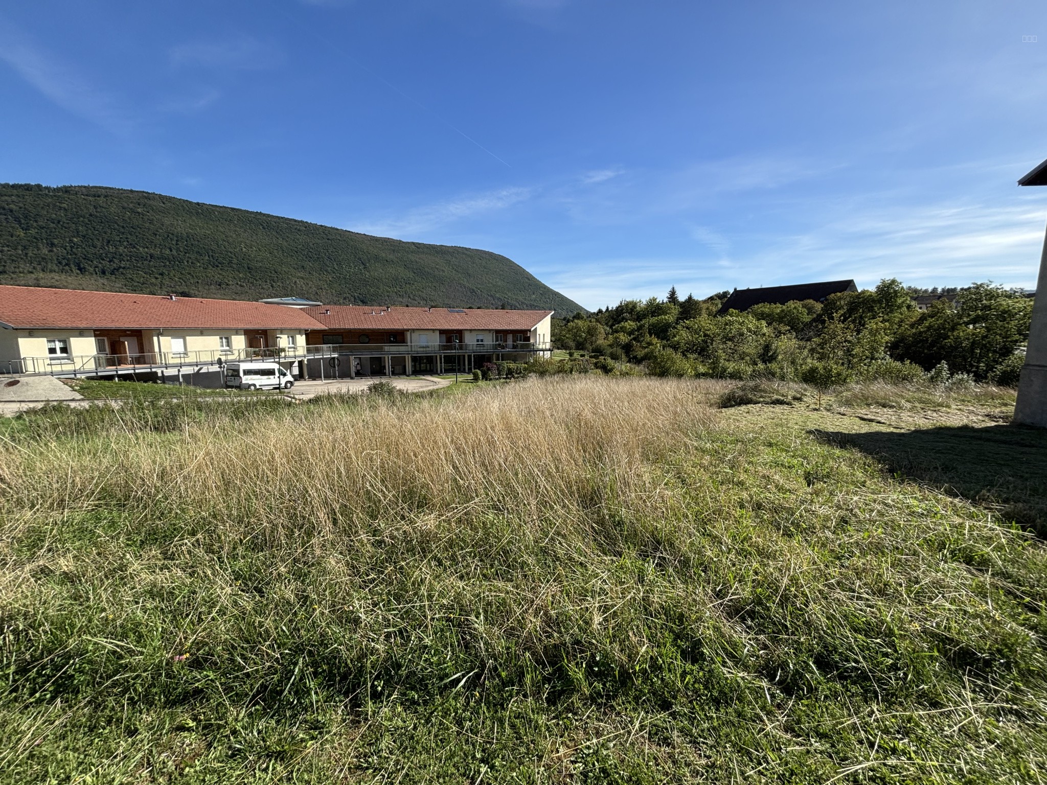 Bien immobilier à vendre à Champfromier, 830 m² – photo 3 sur 4