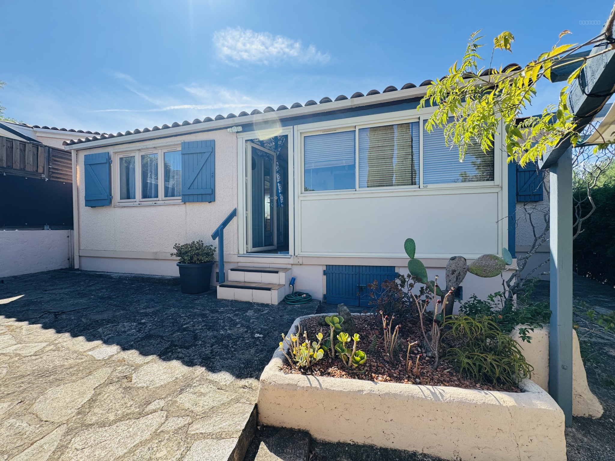 Bien immobilier à vendre à Bormes les mimosas, 50 m², 3 pièces – photo 1 sur 8