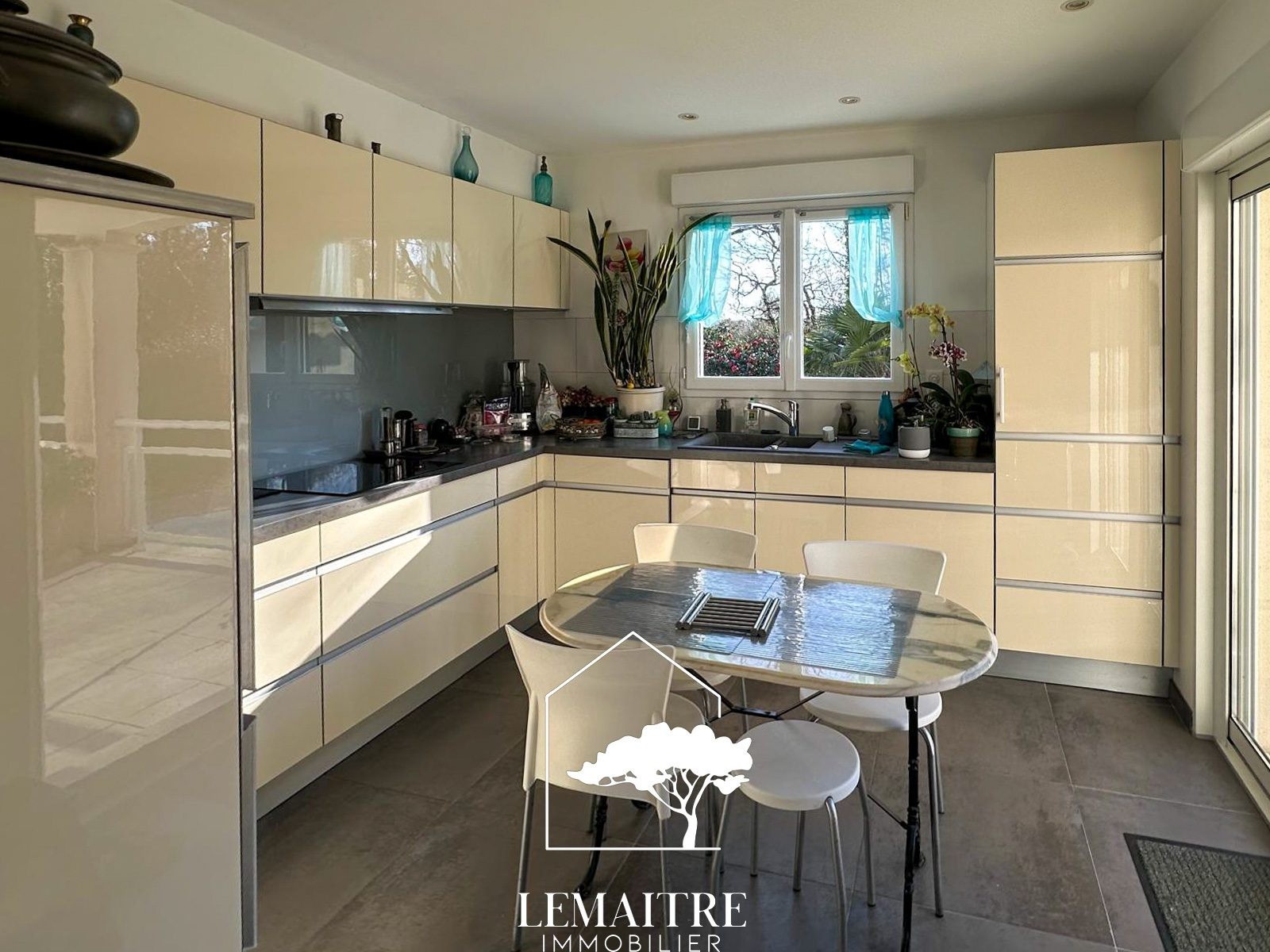 Maison confortable dans un environnement calme et boisé — photo 11
