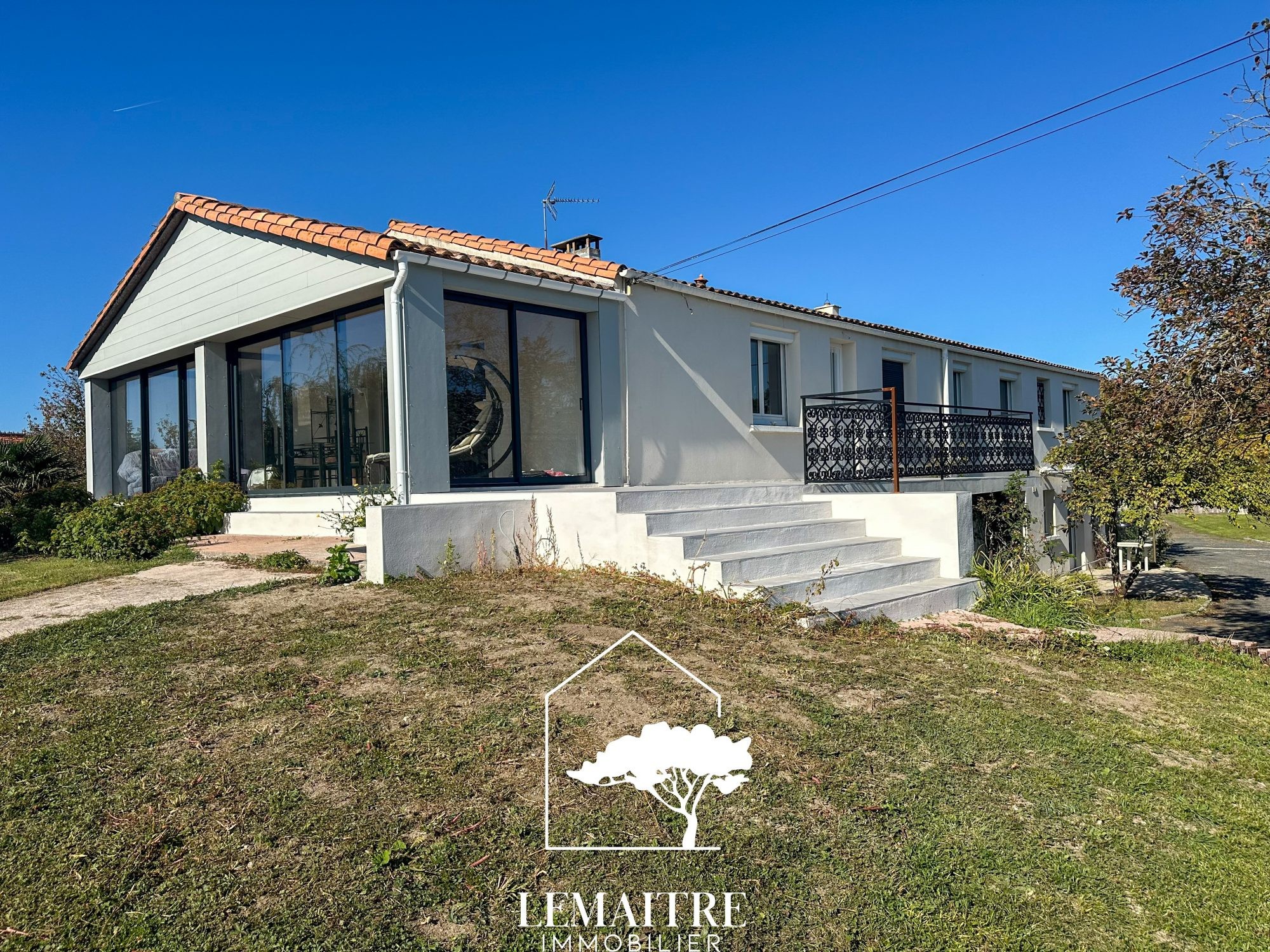 Maison à vendre à La tremblade, 288,2 m², 10 pièces – photo 1 sur 20
