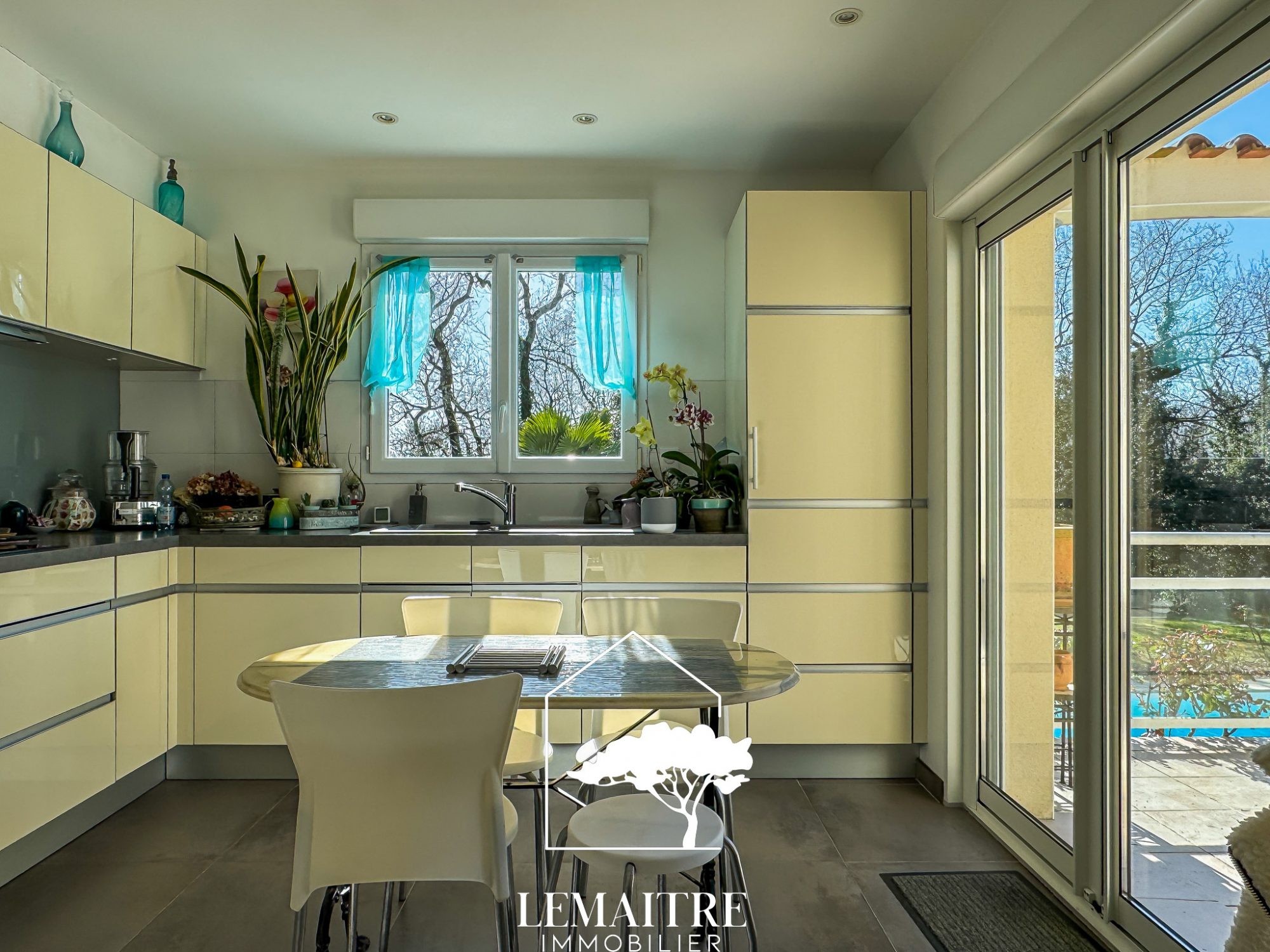 Maison confortable dans un environnement calme et boisé — photo 4