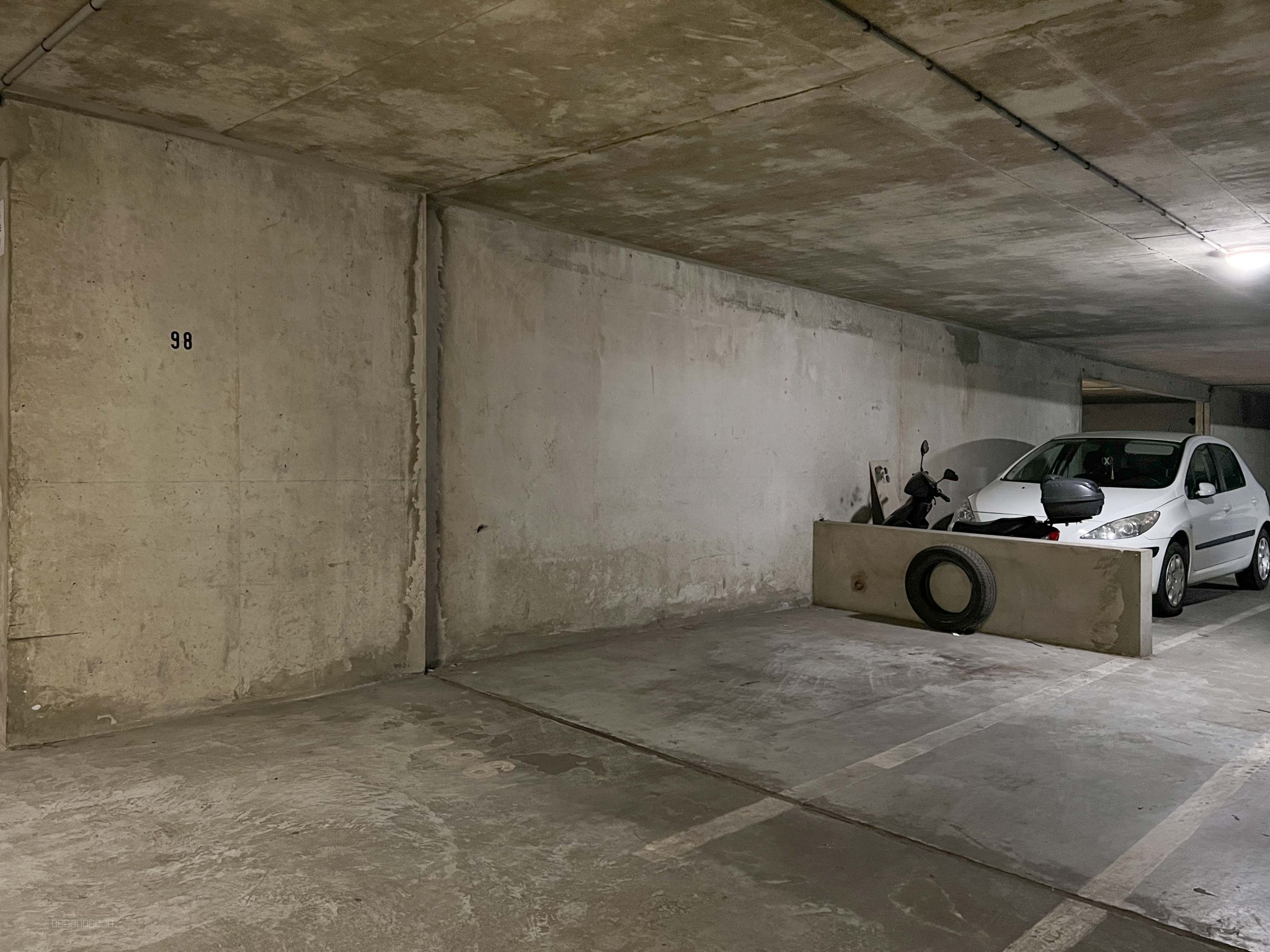 Parking / Box à vendre à Bordeaux, 1 200 m², 1 pièce – photo 2 sur 2