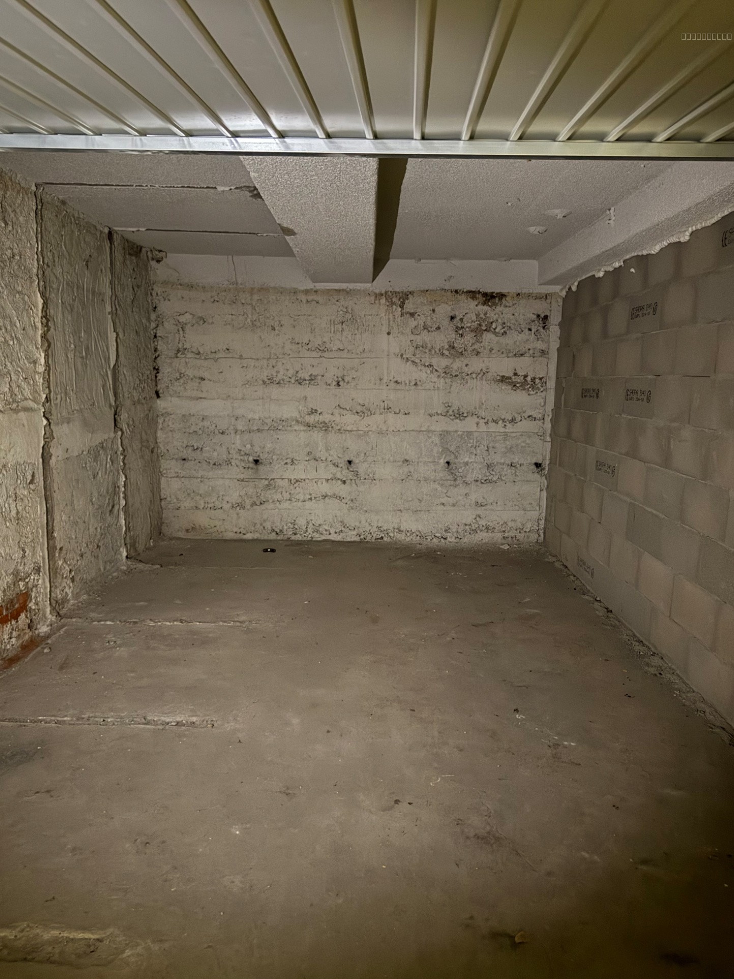 Garage à louer à St etienne, 1 400 m² – photo 3 sur 4