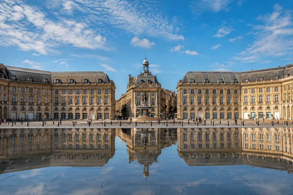 Place de la Bourse et miroir d'eau à Bordeaux